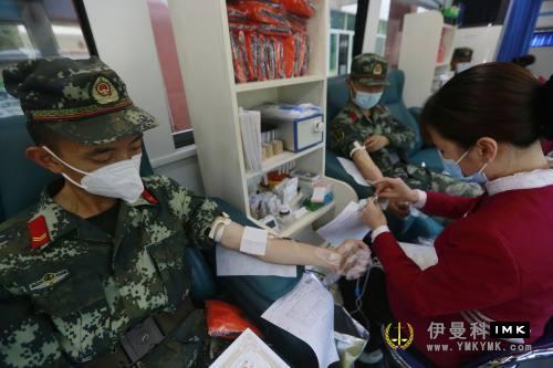 Armed police officers and soldiers stationed in Shenzhen donated more than 100,000 ml of blood in a shortage of blood banks news picture2Zhang
